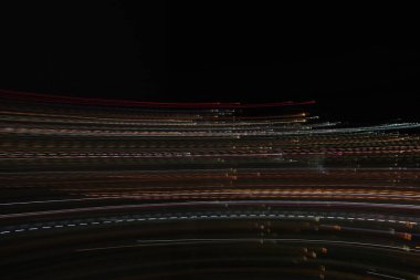 Kamera hareketleri nedeniyle evin çok renkli ışıkları bulanıklaştırılmış, arka plan veya doku olarak kullanılabilir..