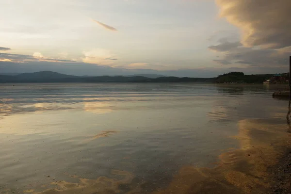 Waterhorizon Landschap Zonsondergang Reflectie Van Zonsondergang Het Meer Mooie Kleuren — Stockfoto