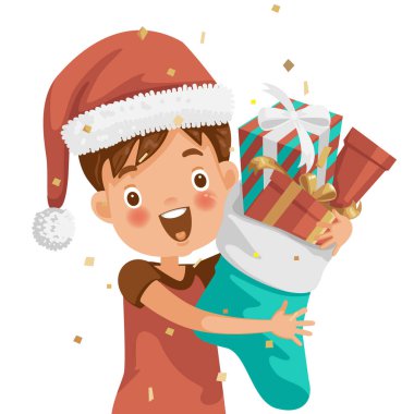 Noel şapkalı Noel çocuğu. Hediyelerle mutlu ve şaşırtıcıydı. Hediye kutusu olan büyük çorapları tut. Yüzünden bir kişi gülümsüyor ve çok heyecanlı bir ruh haliyle açık. Çok mutlu hissediyorum evladım..