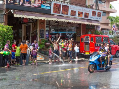 Phuket, Tayland - 13 Nisan 2017: - Songkran Tayland Budist yeni yıl kutlamaları