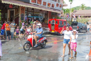 Phuket, Tayland - 13 Nisan 2017: - Songkran Tayland Budist yeni yıl kutlamaları