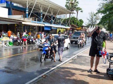 Phuket, Tayland - 13 Nisan 2017: - Songkran Tayland Budist yeni yıl kutlamaları