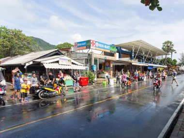 Phuket, Tayland - 13 Nisan 2017: - Songkran Tayland Budist yeni yıl kutlamaları