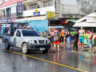 Phuket, Tayland - 13 Nisan 2017: - Songkran Tayland Budist yeni yıl kutlamaları