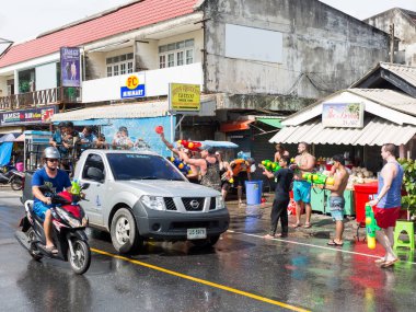 Phuket, Tayland - 13 Nisan 2017: - Songkran Tayland Budist yeni yıl kutlamaları