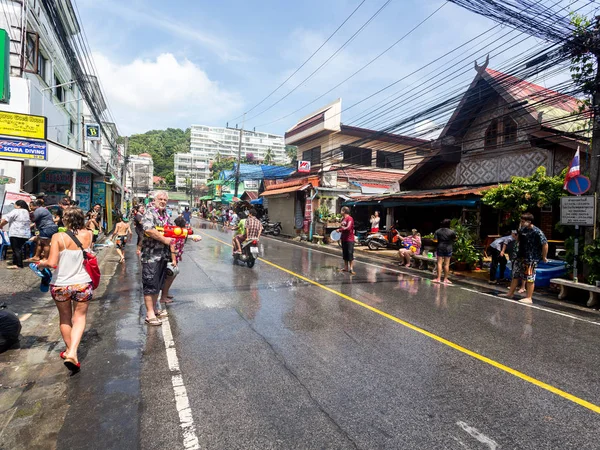 Phuket, Tayland - 13 Nisan 2017: - Songkran Tayland Budist yeni yıl kutlamaları