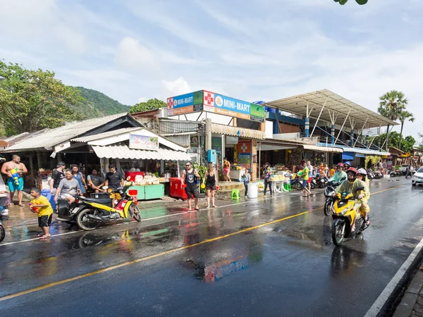 Phuket, Tayland - 13 Nisan 2017: - Songkran Tayland Budist yeni yıl kutlamaları