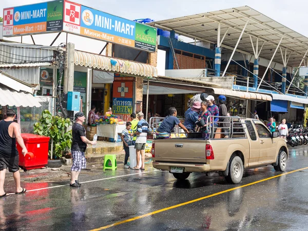 Phuket, Thailandia - 13 aprile 2017: Celebrazione del capodanno buddista thailandese - Songkran — Foto Stock