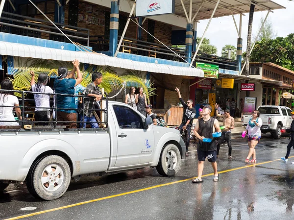 Phuket, Tayland - 13 Nisan 2017: - Songkran Tayland Budist yeni yıl kutlamaları