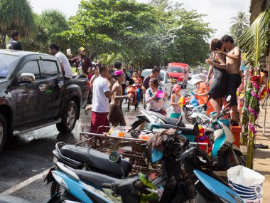 Phuket, Tayland - 13 Nisan 2017: - Songkran Tayland Budist yeni yıl kutlamaları