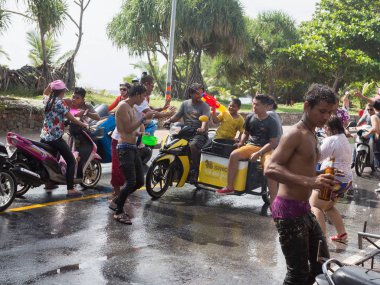 Phuket, Tayland - 13 Nisan 2017: - Songkran Tayland Budist yeni yıl kutlamaları