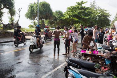 Phuket, Tayland - 13 Nisan 2017: - Songkran Tayland Budist yeni yıl kutlamaları