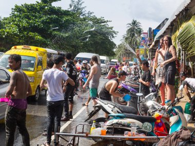 Phuket, Tayland - 13 Nisan 2017: - Songkran Tayland Budist yeni yıl kutlamaları