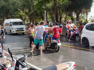 Phuket, Tayland - 13 Nisan 2017: - Songkran Tayland Budist yeni yıl kutlamaları