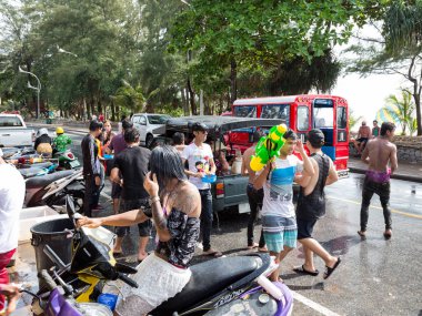 Phuket, Tayland - 13 Nisan 2017: - Songkran Tayland Budist yeni yıl kutlamaları