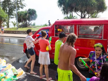 Phuket, Tayland - 13 Nisan 2017: - Songkran Tayland Budist yeni yıl kutlamaları