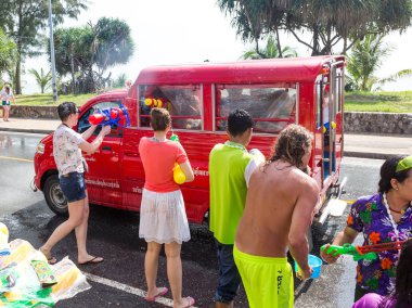 Phuket, Tayland - 13 Nisan 2017: - Songkran Tayland Budist yeni yıl kutlamaları