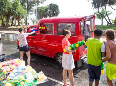 Phuket, Tayland - 13 Nisan 2017: - Songkran Tayland Budist yeni yıl kutlamaları