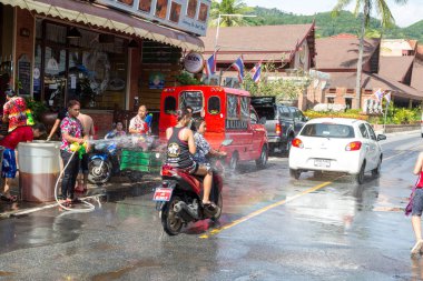 Phuket, Tayland - 13 Nisan 2017: - Songkran Tayland Budist yeni yıl kutlamaları