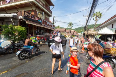 Phuket, Tayland - 13 Nisan 2017: - Songkran Tayland Budist yeni yıl kutlamaları