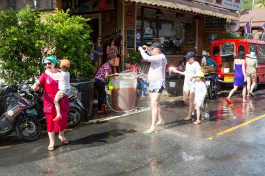 Phuket, Tayland - 13 Nisan 2017: - Songkran Tayland Budist yeni yıl kutlamaları