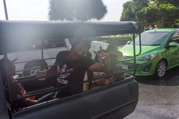 Phuket, Tayland - 13 Nisan 2017: - Songkran Tayland Budist yeni yıl kutlamaları