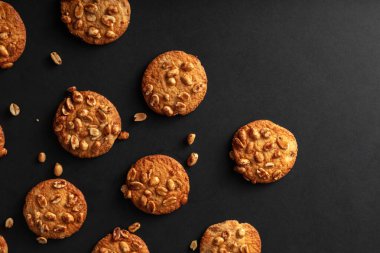 Arka planda fındıklı kurabiyeler ve kopyalama alanı. Masanın üstündeki manzarayı. VIP Kahvaltısı.