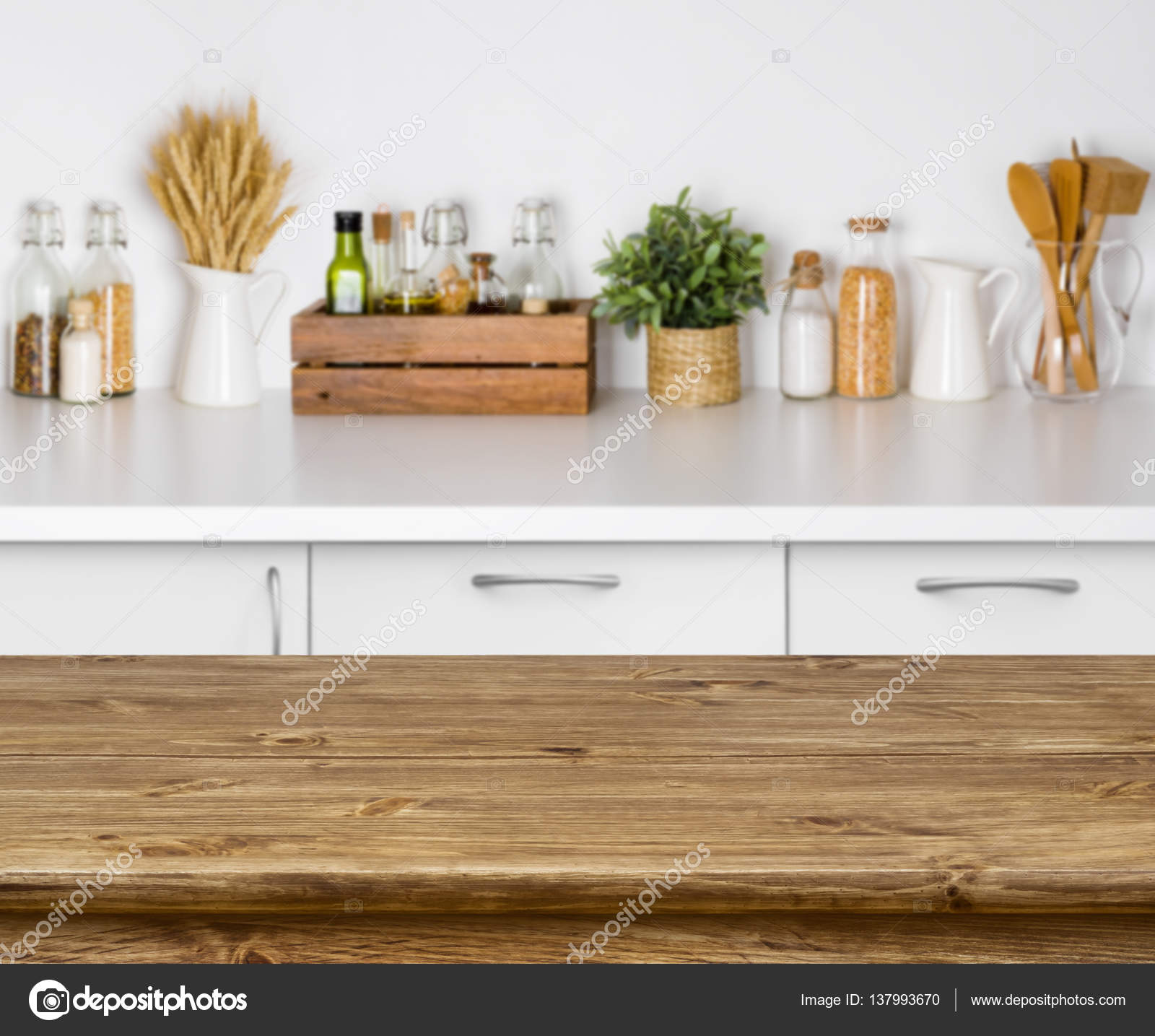 Braun Holztisch mit Bokeh Bild der Küche Bank Interieur — Stockfoto ... Braun Holztisch mit Bokeh Bild der Küche Bank Interieur — Stockfoto ...