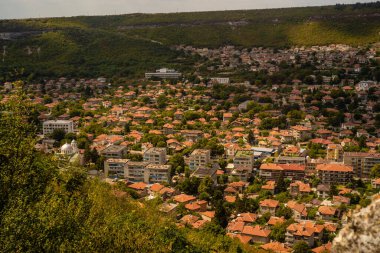 Dağdaki eski şehir manzarası