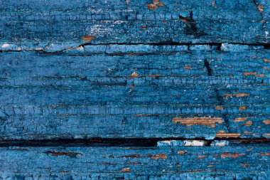 Tahtadaki eski kırık boya.