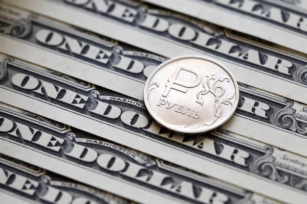 Rus Rublesi sikke bir dolar üzerinde arka plan faturaları