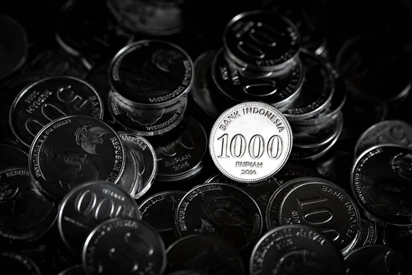 Endonezya Rupiahı sikke yığını kapat