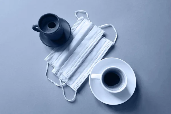 Kawa Maski Medyczne Stole Izolowane Graficzne Czarno Białe Życie Kwarantannie — Zdjęcie stockowe