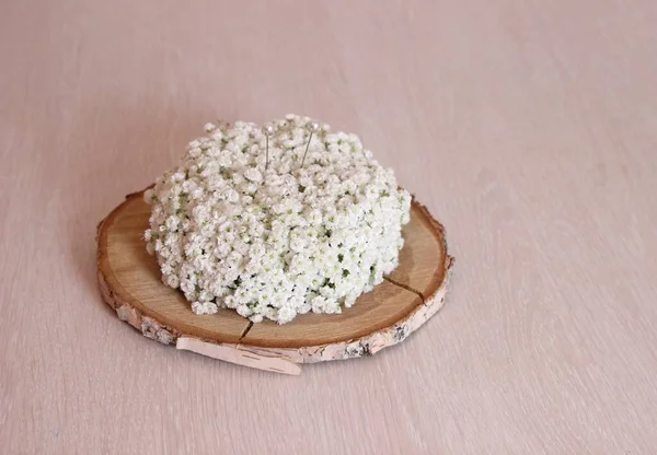 Travesseiro Floral Feito Flores Gypsophila Para Anéis Para Uma Cerimônia — Fotografia de Stock