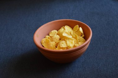 seramik kase mısır cipsi.