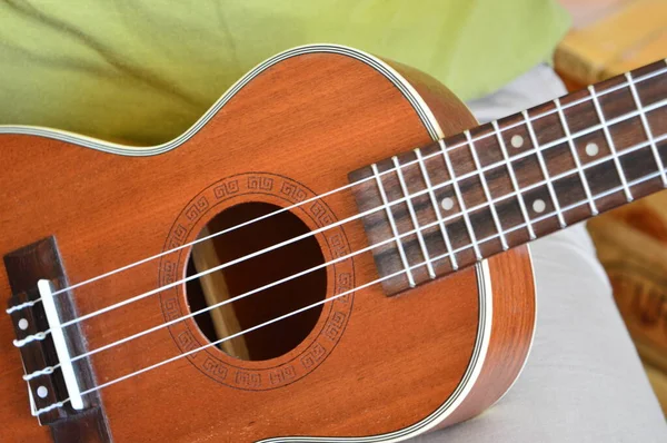akustik gitar - ukelele