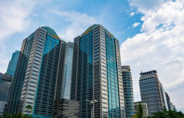 Jakarta, Endonezya - 3 Nisan 2020: Cakarta 'daki Sudirman Caddesi, Merkezi İş Bölgesi.