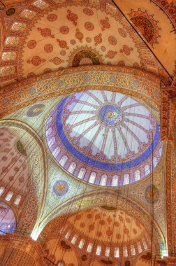 Mavi Cami 'nin içi (Sultan Ahmed Camii). HDR etkisi uygulandı.