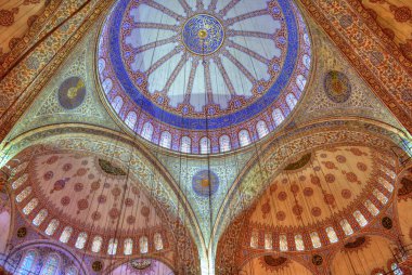 Mavi Cami 'nin içi (Sultan Ahmed Camii). HDR etkisi uygulandı.