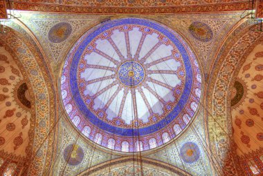 Mavi Cami 'nin içi (Sultan Ahmed Camii). HDR etkisi uygulandı.