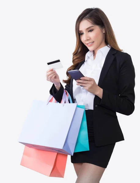 Schöne Geschäftsfrau mit Einkaufstüten — Stockfoto