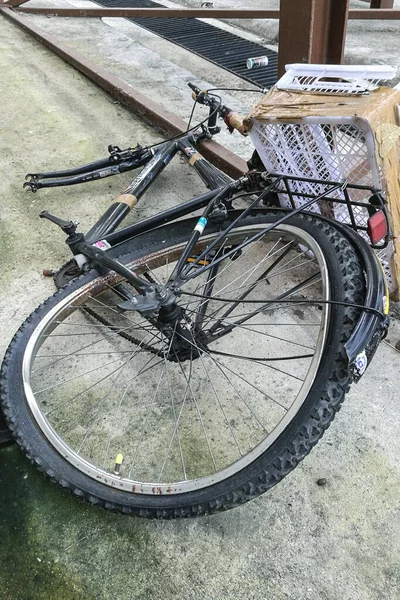 Chiang Mai, Thailand -  26/08/2019 : Broken bicycle — Stock Photo, Image