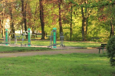 Miejsce do relaksu w parku miejskim