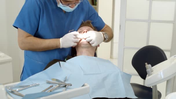 Clinique Dentaire Médecin Dentiste Soigne Les Dents Patient Clinique Dentaire — Video