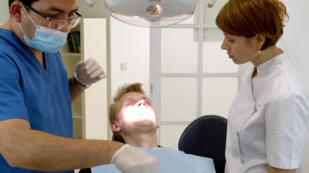 Clinique Dentaire Médecin Dentiste Soigne Les Dents Patient Clinique Dentaire — Video