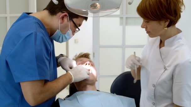 Clinique Dentaire Médecin Dentiste Soigne Les Dents Patient Clinique Dentaire — Video