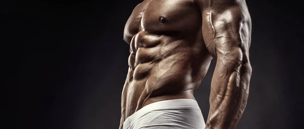 Muskulöser Bodybuilder — Stockfoto