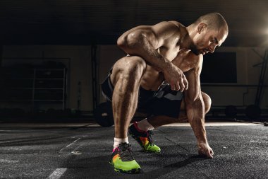 Çapraz Eğitim diktatör - ağır yorucu bir çalışmadan sonra