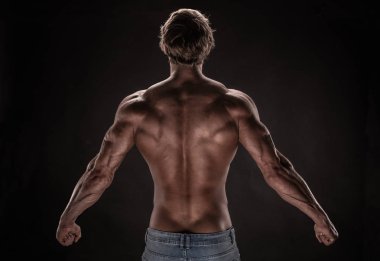 atletik erkek fitness modeli