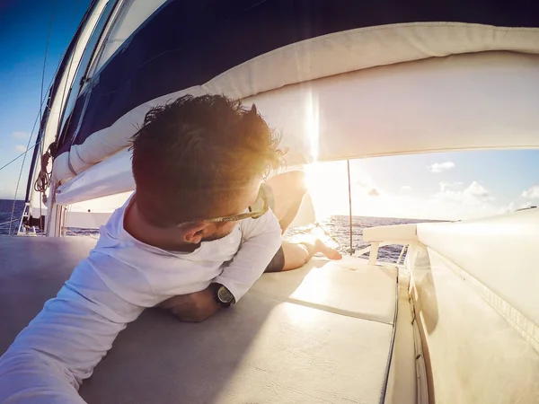 Selfie Holiday na żeglarstwo jacht katamaran — Zdjęcie stockowe